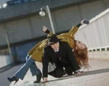 根本漫畫情節《青梅竹馬神救援》出奇招救好友讓網友甜喊：在一起吧♥