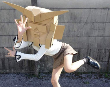 內有正妹《紙箱的時尚穿搭》完全無法集中在穿搭上的超謎帳號ww