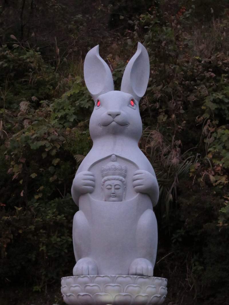 日本寺廟新建《巨型兔觀音》高6m的衝擊外型　推民也不知道該從哪吐槽起惹ww - 圖片8
