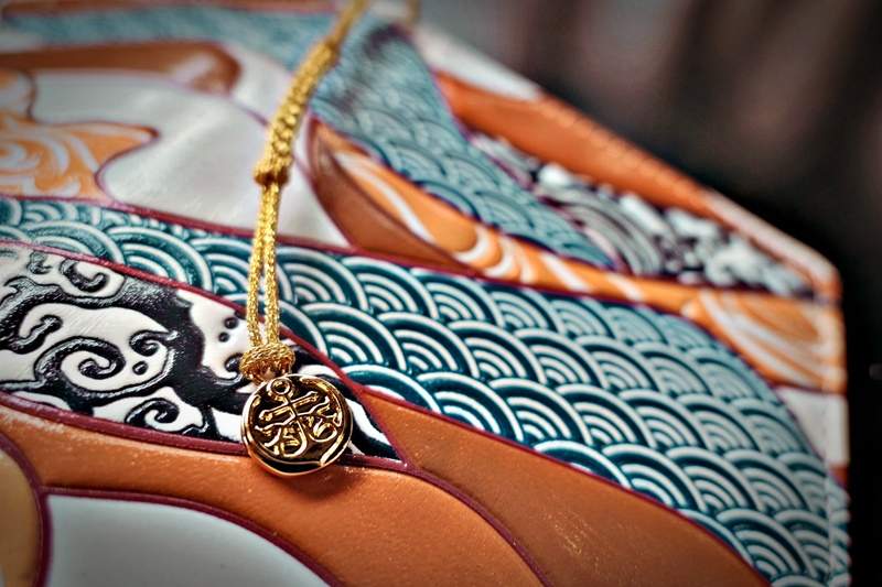 【开箱】职人技术之淬《刀剑乱舞-ONLINE-×浅草文库》友禅染牛皮手机保护套,绝美细腻到让人屏息的精湛手作工艺 - 图片11 【开箱】职人技术之淬《刀剑乱舞-ONLINE-×浅草文库》友禅染牛皮手机保护套,绝美细腻到让人屏息的精湛手作工艺