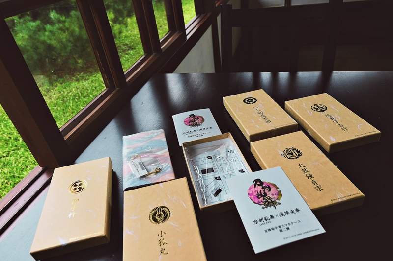 【开箱】职人技术之淬《刀剑乱舞-ONLINE-×浅草文库》友禅染牛皮手机保护套,绝美细腻到让人屏息的精湛手作工艺 - 图片4 【开箱】职人技术之淬《刀剑乱舞-ONLINE-×浅草文库》友禅染牛皮手机保护套,绝美细腻到让人屏息的精湛手作工艺