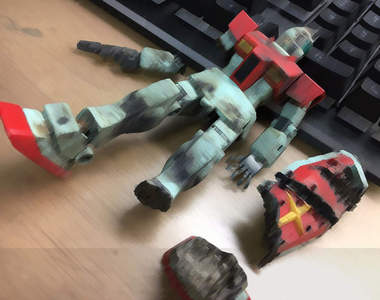 《戰損鋼彈製作》直接拿鞭炮炸下去也是一種方法?