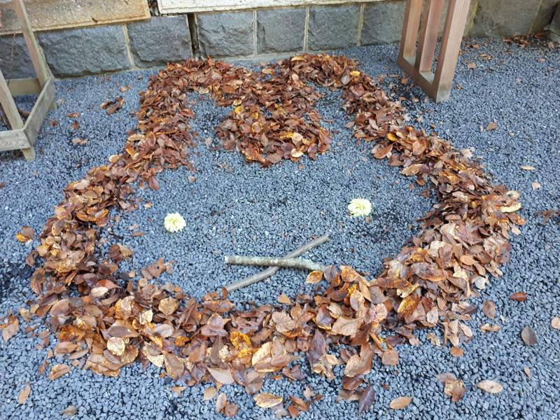 秋天才有的美景《落叶艺术》不起眼的满地落叶里竟隐藏着这些可爱角色 - 图片12 秋天才有的美景《落叶艺术》不起眼的满地落叶里竟隐藏着这些可爱角色