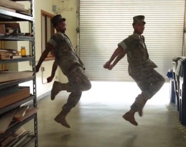 美國海軍陸戰隊大跳《Da Pump的U.S.A》網友表示和平真好~