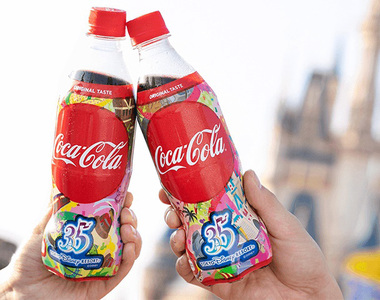 《東京迪士尼樂園x可口可樂》聯手推出35周年紀念瓶