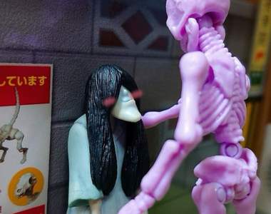 被玩壞的《戽斗貞子》陰森氣息不只被戽斗破壞更被扭蛋迷的創意給崩壞w