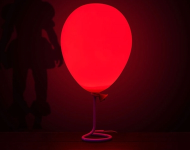 恐怖電影迷看過來《IT氣球燈》開賣　漫漫長夜就讓詭異紅氣球陪你度過...