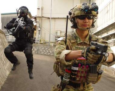 【有片】超爆笑還原《射擊遊戲常見的BUG動作》大家都會瞬移這麼厲害?不對~是我LAG