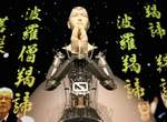京都高台寺《機器人觀音》不只外型,聽它誦經也有說不出的違和感... 京都高台寺《機器人觀音》不只外型,聽它誦經也有說不出的違和感...