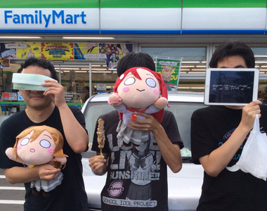 《聖地便利商店疑雲》宅宅紀念照服務無限期暫停 據傳做得太過火被總部盯上了？