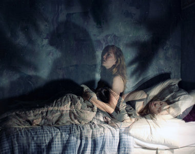 網友分享《鬼壓床恐怖故事》到底是幻覺 還是真的有鬼呢...