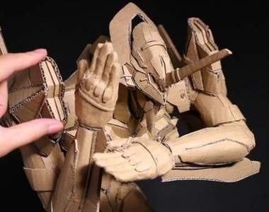 收下我的膝蓋《達人製作瓦楞紙初號機》模仿不出來沒關係！我可以乖乖當妳的粉絲就好