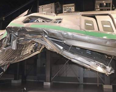 《日本鐵道事故歷史博物館》完整保存事故車廂，期望JR員工從失敗中學習。