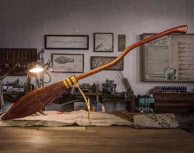 全球限量一萬把！《哈利波特》發售1:1《光輪2000》哈利迷等什麼？買了阿～