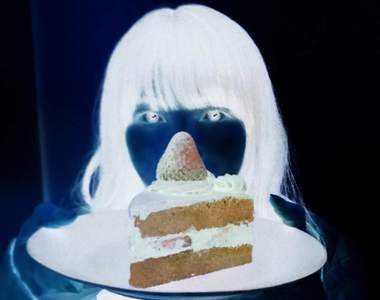 自製《反相色蛋糕》妹妹想要好拍的上相蛋糕，哥哥就給你別人沒有的網美照ww