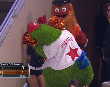 好ㄎㄧㄤ《跟吉祥物外遇被抓現行》來啊來互相傷害啊