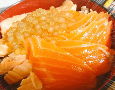 日本人的珍奶愛炸裂《珍珠鮭魚親子丼》小粉圓再現鮭魚卵的口感和味道...