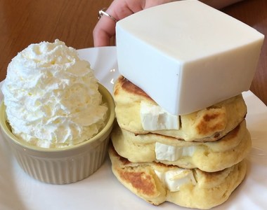 這不是豆腐《超厚生起司鬆餅》壓倒性的存在感,起司控絕對不能錯過❤