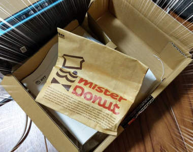 搬家驚見《10年前的Mister Donut》放了超過10年的甜甜圈究竟變成什麼模樣?