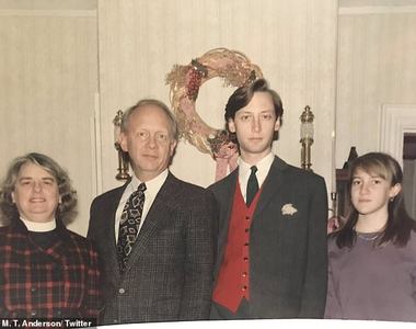 聖誕節《分享家庭舊照》結果爆紅　看得出照片哪裡不對嗎？