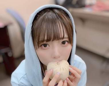 美少女與食物特輯《吃肉包的福山梨乃》原來是偶像團體アキシブproject的可愛成員