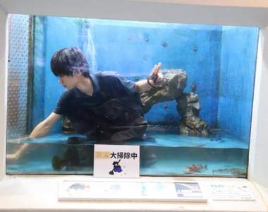 《水族館型男秀》飼育員打掃水槽模樣被批是對男性的性騷擾!?