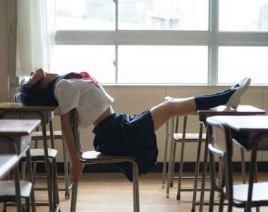 青山裕企《思春期的視線》與學生妹在教室裡面獨處真是美好