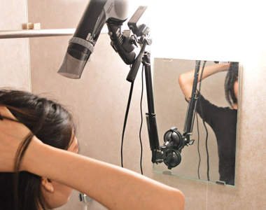 會自動幫你吹的《電動吹風機魔架》奇怪為什麼跟我的麥克風架這麼像啊XD