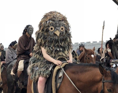 橋本環奈《王者天下》真人版電影「河了貂」劇照曝光，梟鳴「神祕生物」造型還原度100％！