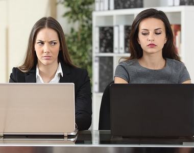 《不想跟同事分享私生活很惡劣嗎？》太過保護隱私反被同事起底　到底是誰的錯？