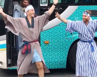 《加拿大橄欖球隊》推特上開心展示浴衣 但卻穿成了壽衣的穿法.....