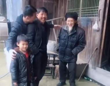 讓無數網友動容的挑戰《四代挑戰》每一句爸爸媽媽都包含無限愛意