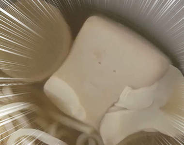 關東煮裡驚見《人臉豆腐》動不停的小嘴躺在鍋裡不停碎唸ww