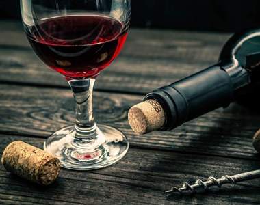 趴踢喝酒不開天窗《開酒應對法》沒有開瓶器也能應對的神招是?