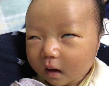 《小孩厭世照》一頭熱的通常只有爸媽，孩紙我可是百般不願啊（眼神死）