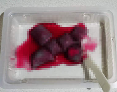 《超殘忍知育菓子》淋上黏液再切斷電鰻...到底想讓小朋友學會什麼啊啊啊？