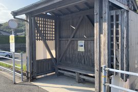 《變態才懂的鄉下公車站》和渾身濕透的美少女一起躲雨 不可能什麼事情都沒有發生…… 《變態才懂的鄉下公車站》和渾身濕透的美少女一起躲雨 不可能什麼事情都沒有發生……