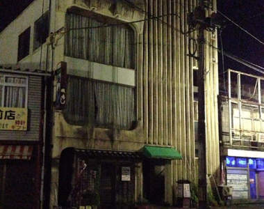 《詭異住宿經驗》簡直廢墟一般的商務旅館，帶來前所未有的住宿體驗...