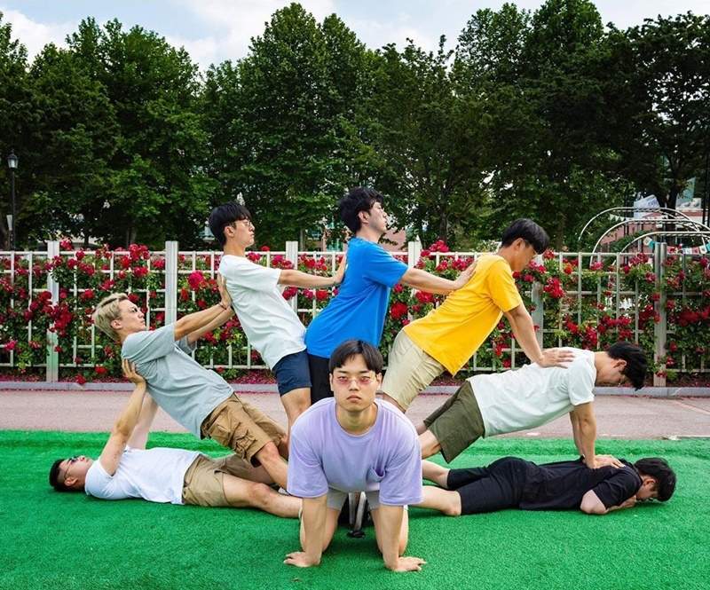 比YA落伍了《新世代團體照拍法》集結眾人之力拍出最喜感的團體照吧w