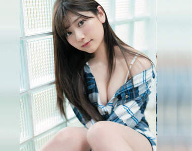 超想預購《山田麻莉奈1st寫真集》不過在之前美美的cosplay也是很值得一看~兄dei