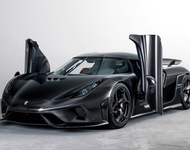 裸妝更輕盈 《Koenigsegg》獨家裸碳纖維打造《KNC Regera》