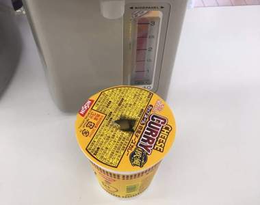 實用《超商泡麵攻略》杯麵這樣泡就能避免帶走時湯灑出來的問題