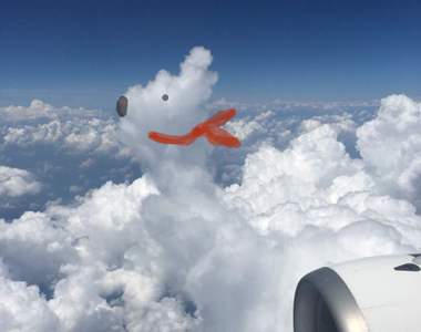 搭飛機的打發時間妙招《雲朵塗鴉》無聊的飛行時間原來也可以這麼有趣