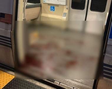 網友討論《車廂內的紅色液體》是血跡嗎?該不會又發生殺人事件了吧...