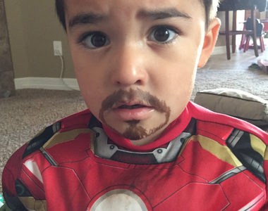 復仇者6歲影迷《看完電影哭到睡著》照片把心碎的感覺完全傳達出來...