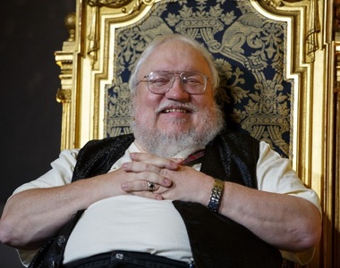 有生之年系列《冰與火之歌小說完結是謠言》是獵人會先完結還是冰與火會先出版呢?