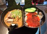 東京都民驚《北海道觀光拉麵》一口味噌拉麵一口鮭魚卵丼的惡魔組合... 東京都民驚《北海道觀光拉麵》一口味噌拉麵一口鮭魚卵丼的惡魔組合...