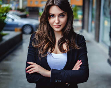 【宅測驗】從小動作看性格《四種手交叉姿勢》FBI的肢體語言專家告訴你差別在哪裡