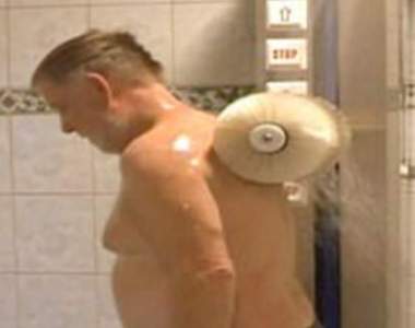 小時候的夢想成真《洗澡用洗車機》想體驗洗車機刷子在身上來回嚕的感覺嗎?沒問題