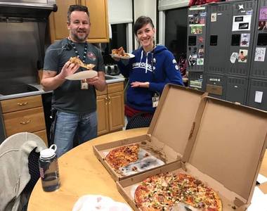 政府關門《航管員無薪上班中》加拿大表示:辛苦了,請你們吃披薩...